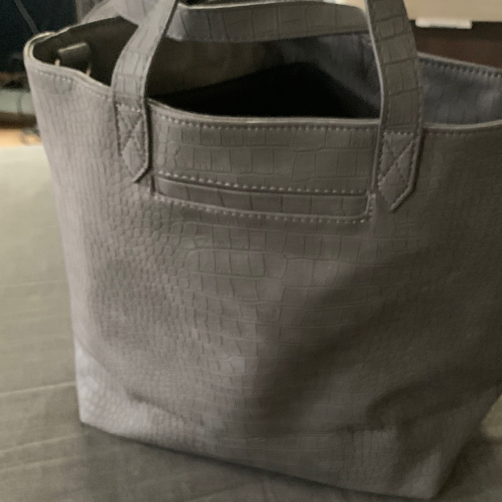 Thirty-One Gray Croc-Embossed Tote with Strap - Picture 2 of 12